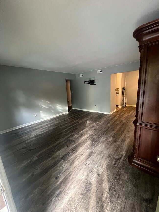 Building Photo - 9164 N Swan Cir