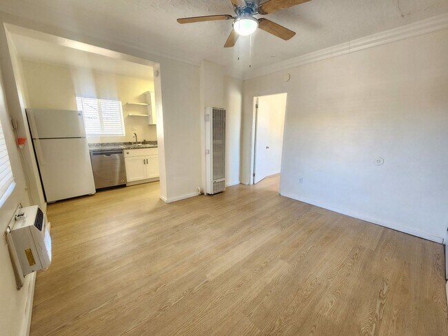 Foto del edificio - 6688 Split Rock Ave