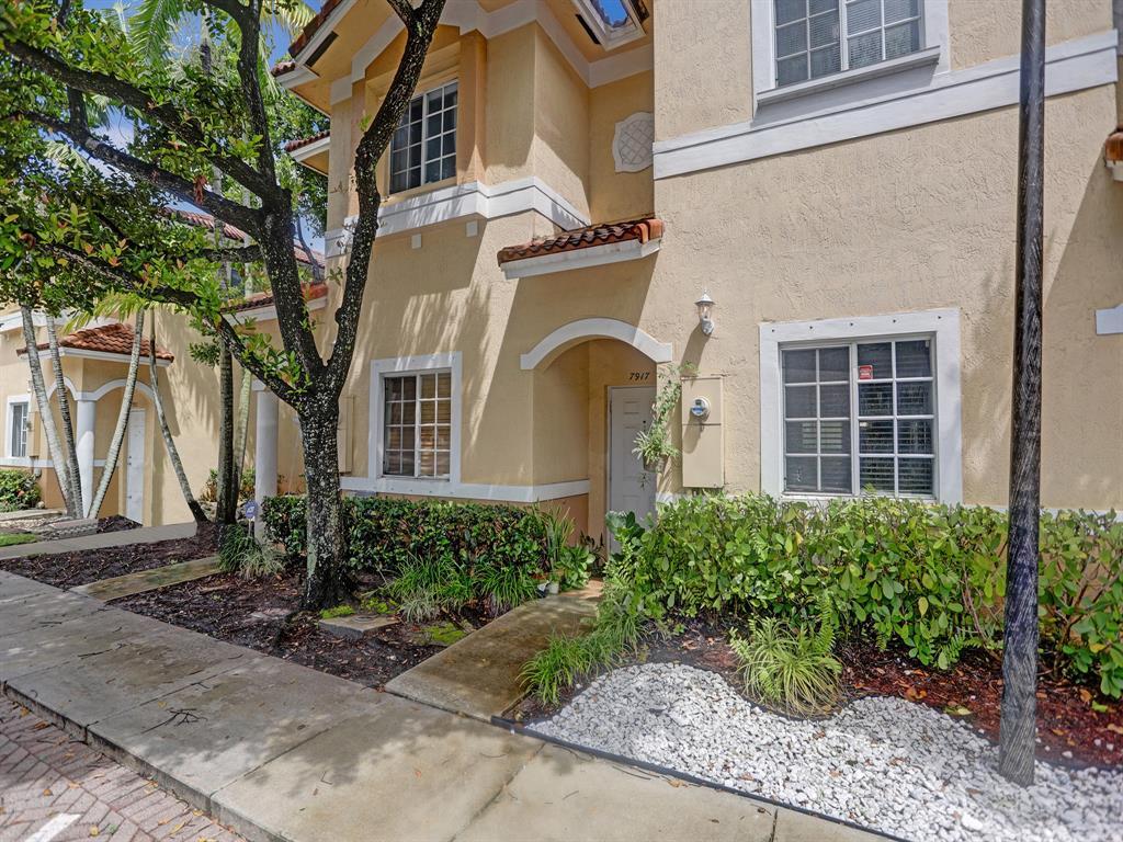 Foto principal - 7917 Tuscany Ct