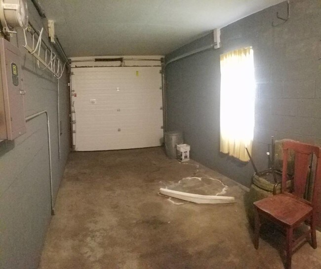 Building Photo - 106 Block St