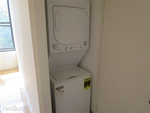 Building Photo - 558 11th St