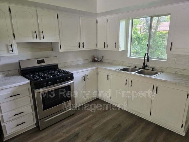 Building Photo - 1705 N 76th Ter