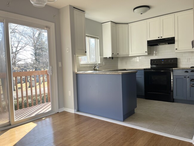 Building Photo - 30 Elmcroft Rd