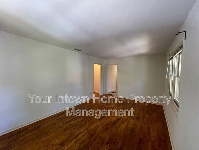 Building Photo - 824 San Antonio Dr NE