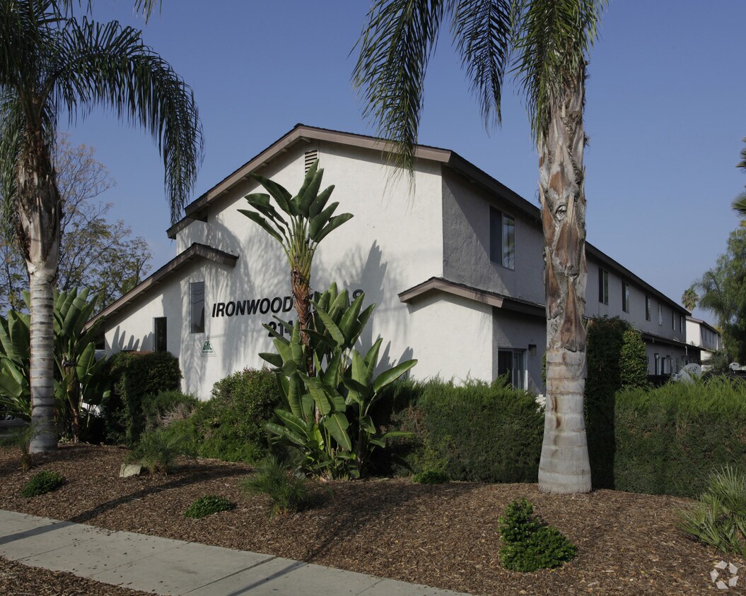 Building Photo - Ironwood Villas