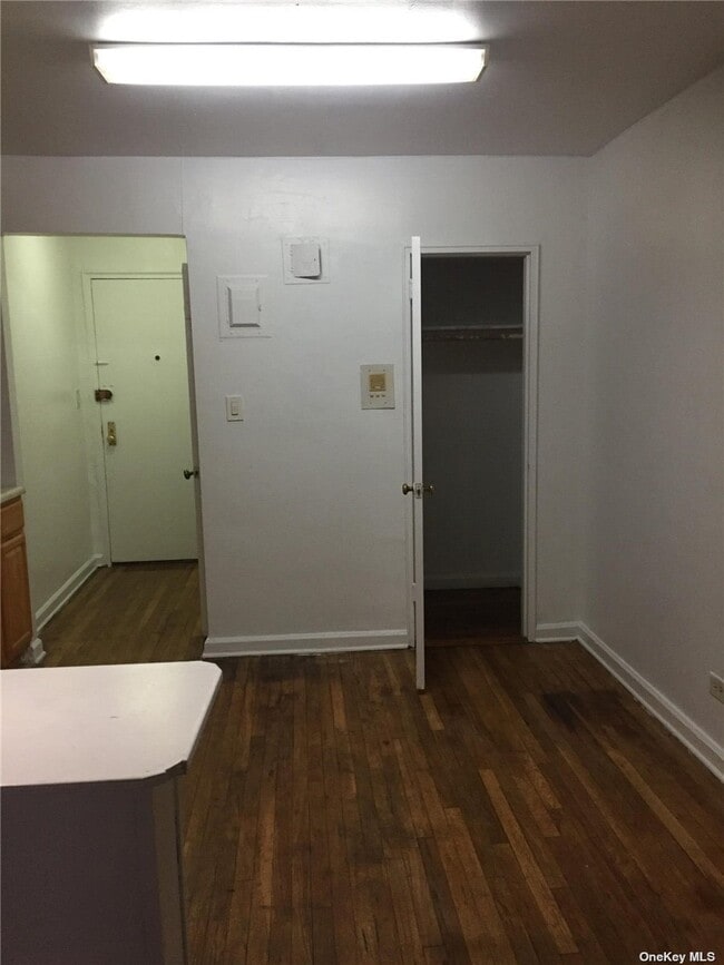 Foto del edificio - 42-25 80th St