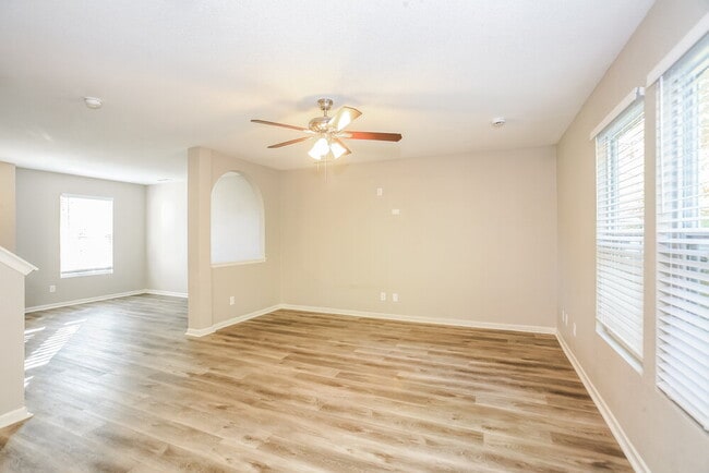 Building Photo - 8038 Retreat Ln