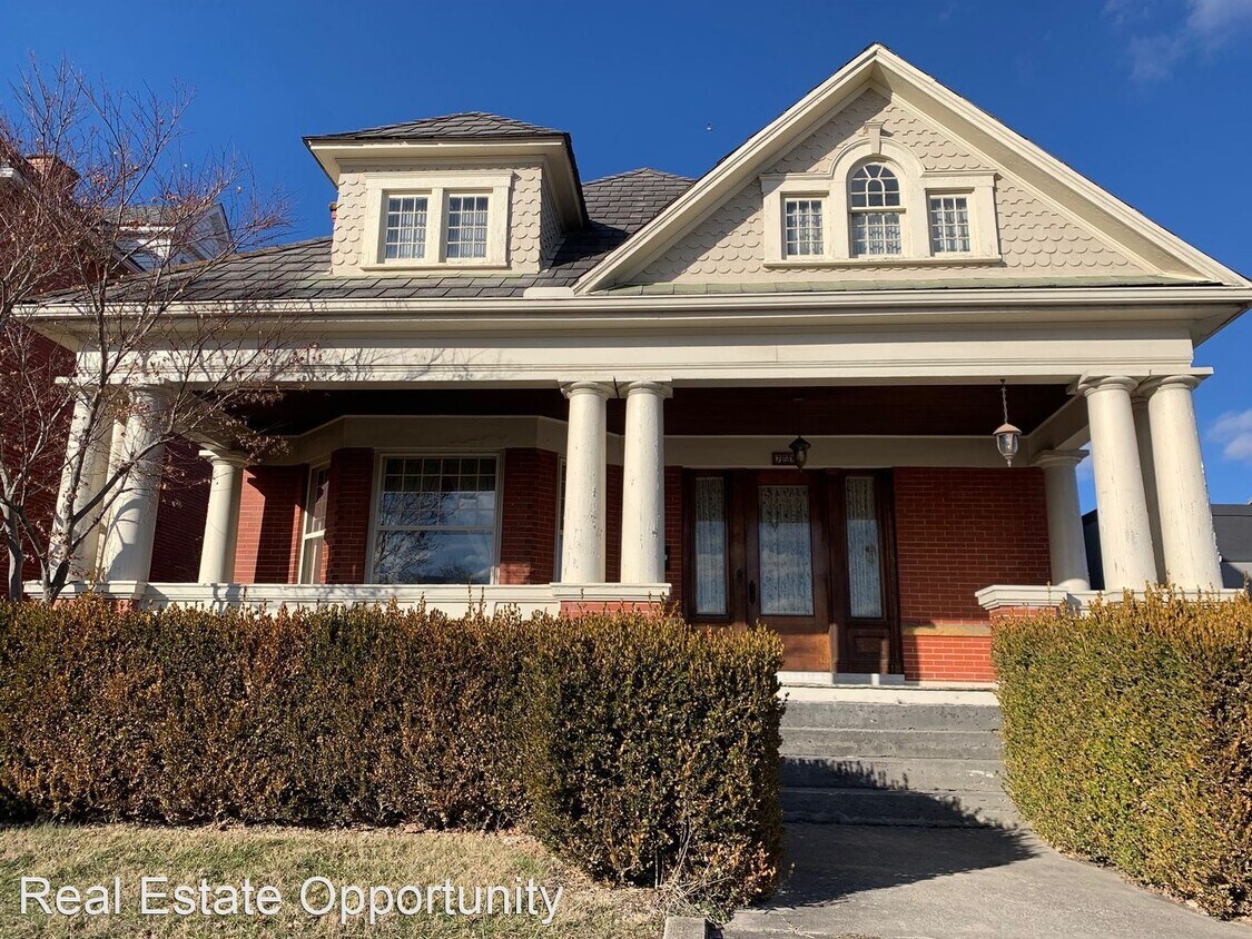 Primary Photo - 2 br, 1.5 bath House - 751 E. Main St