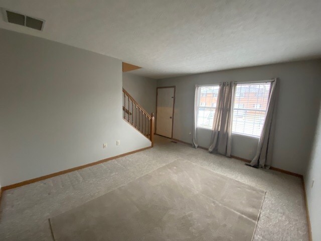 Building Photo - 402 N Owens Dr