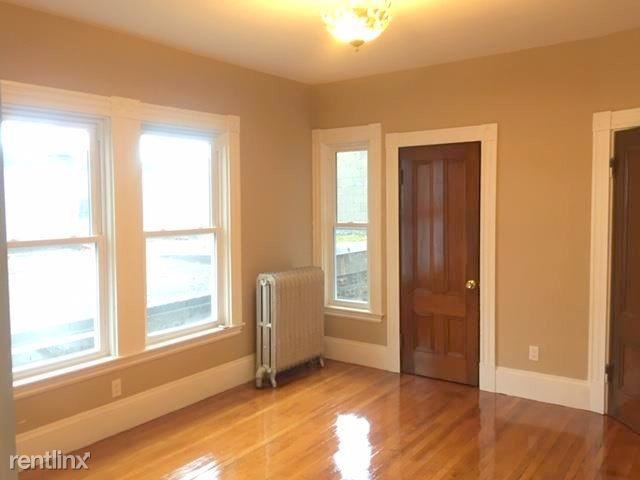 Building Photo - 2 br, 1 bath Apartment - 14 Moreland St