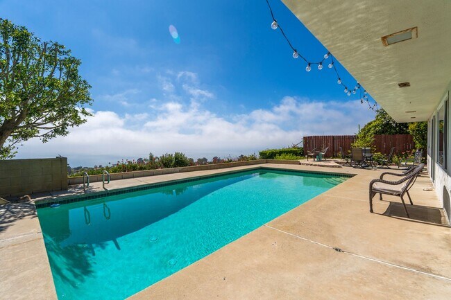 Building Photo - Beautiful Ocean View with pool