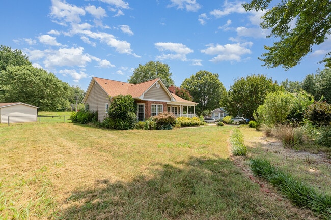 Building Photo - 5142 Blackberry Ln
