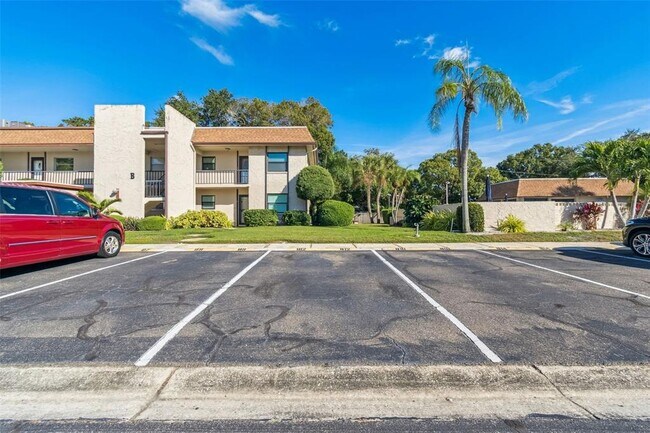 Foto del edificio - 2750 E Bay Dr