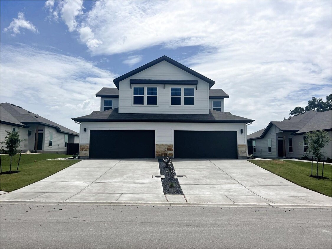 Primary Photo - Luxury Duplex in Buda TX!