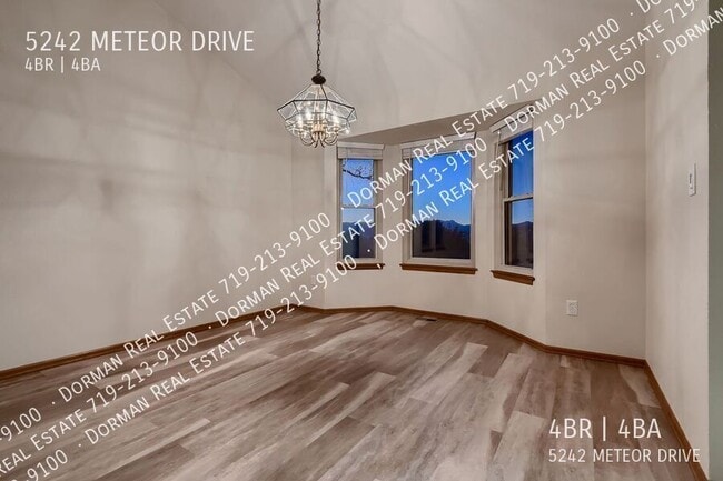 Foto del edificio - 5242 Meteor Dr