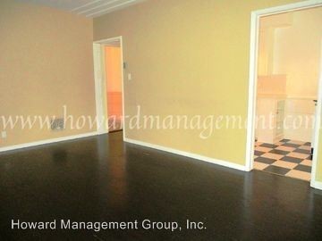 Foto del edificio - 9006-9010 Burton Way