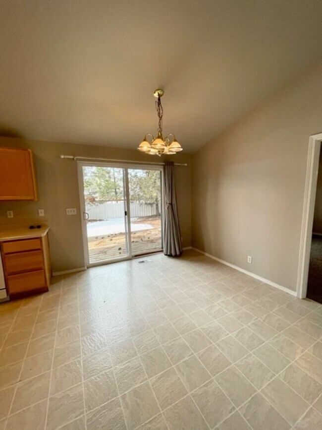 Foto del edificio - Beautiful 3 Bedroom Single Level home near Old Mill!