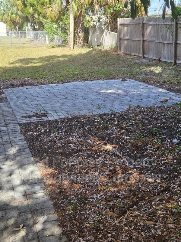 Building Photo - 5 E Clermont Ct