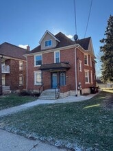 Building Photo - 1657 5th Ave