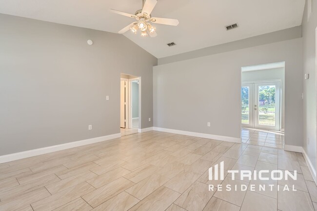 Building Photo - 855 Forrest Dr