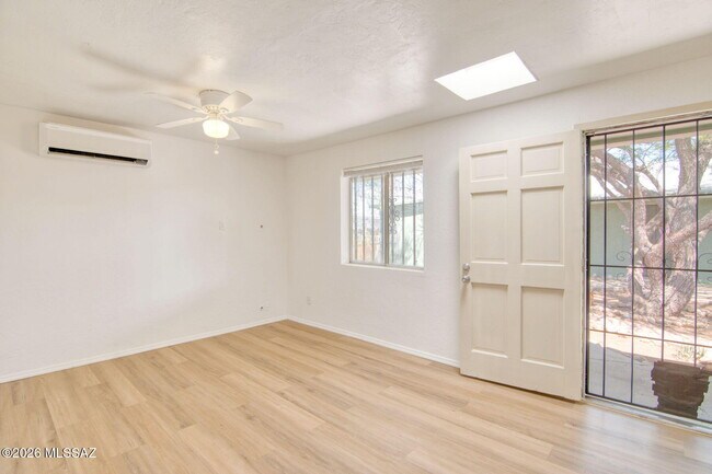 Foto del edificio - 5655 E 28th St