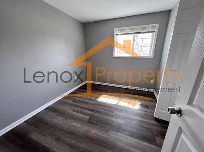 Foto del edificio - 3 Bedroom Home In Westland $300 off First Month Rent
