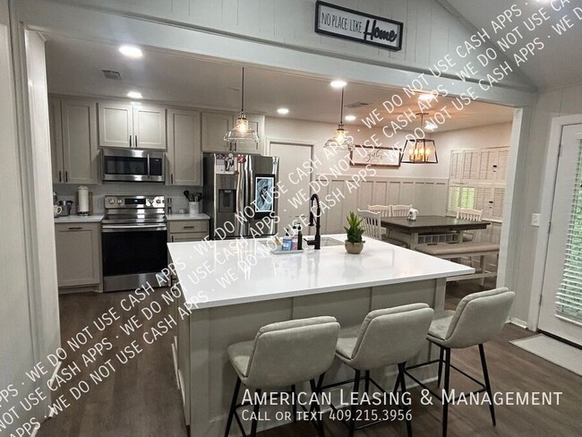 Building Photo - 1503 Robinhood Ln