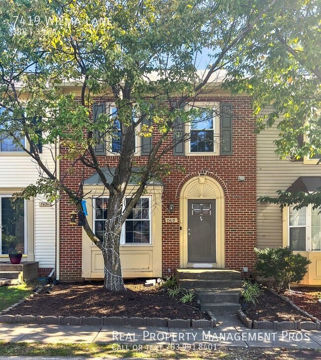 Building Photo - Updated Sunny Three Level Townhome!!!
