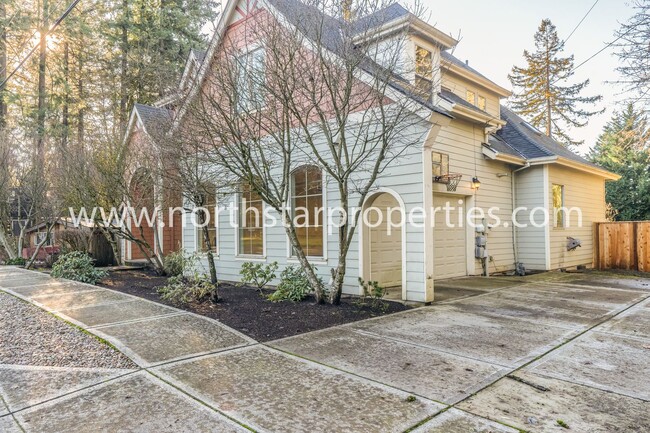 Building Photo - Beautiful Newer SW Portland Home With Huge...