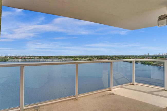 Building Photo - 1301 NE Miami Gardens Dr
