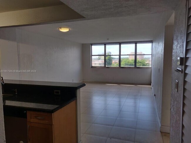 Foto del edificio - 9001 SW 77th Ave