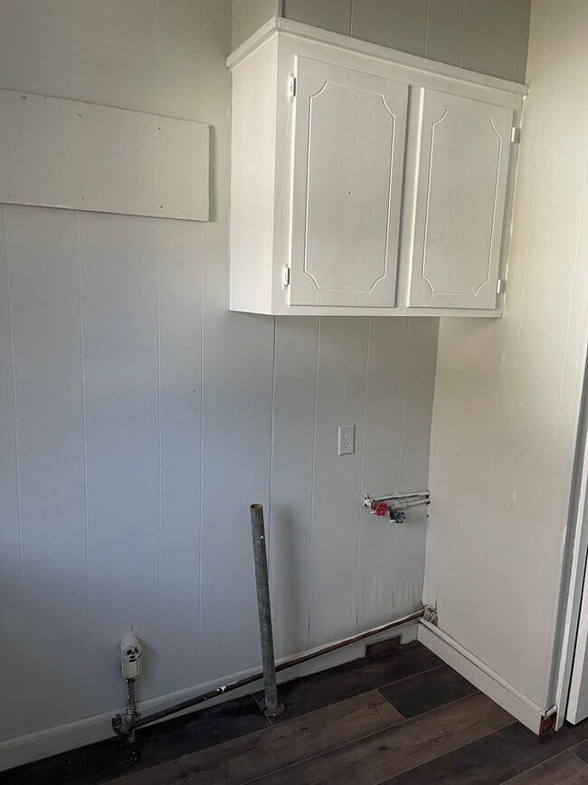 Building Photo - 719 Anthony St