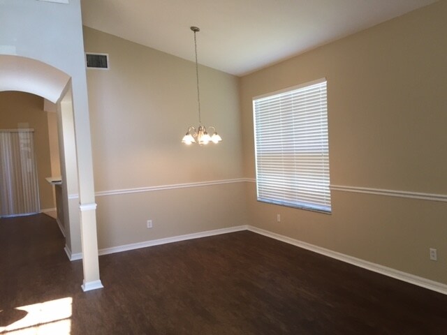 Foto del edificio - 1615 Wakefield Dr