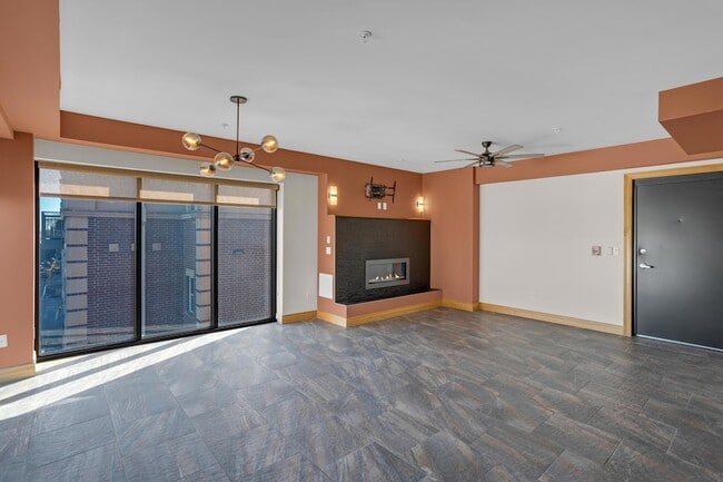 Foto del edificio - 1200 E Walnut St