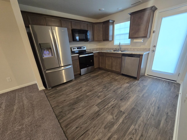 Building Photo - 4633 Rainbow Dr