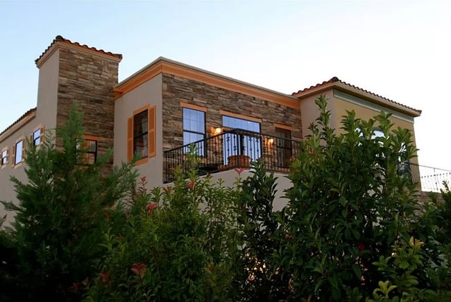 Building Photo - 4310 Capistrano Ave