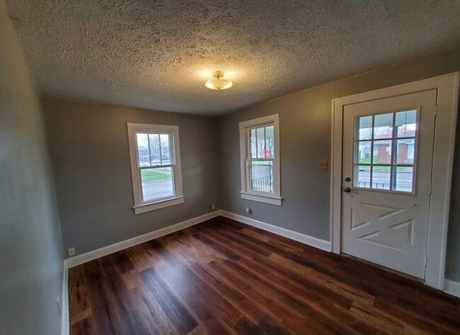 Building Photo - 2501 English Ave