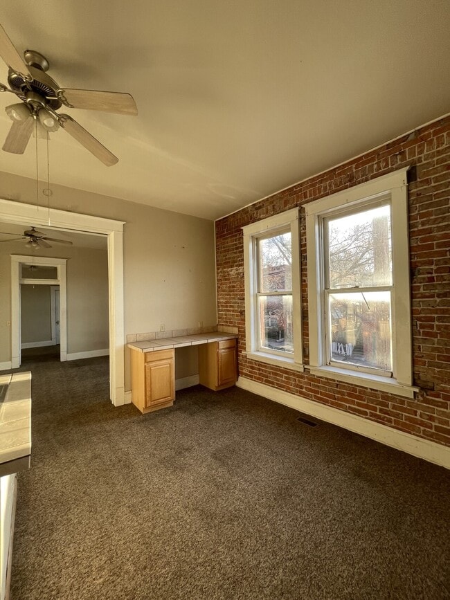 Building Photo - 1421 Penn Apts 1-4