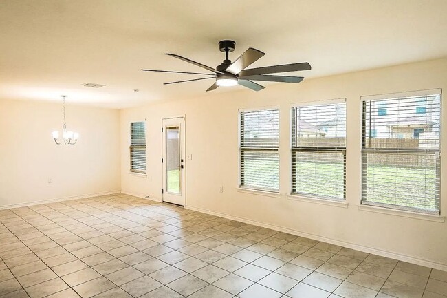 Foto del edificio - 5527 Castle Brook Dr