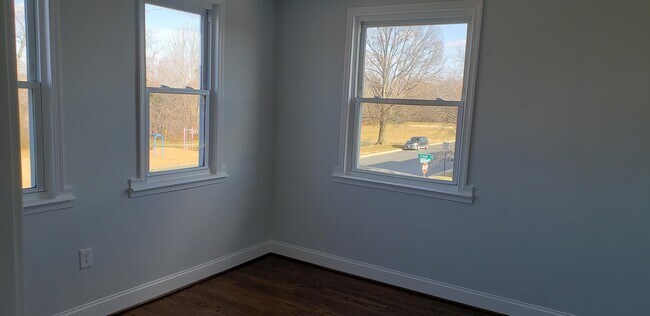 Building Photo - 8083 Park Haven Rd