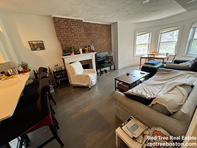Foto del edificio - 1406 Beacon St