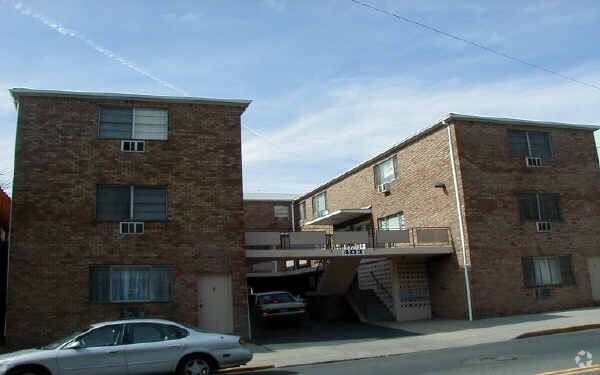 Building Photo - 403 Anderson Ave