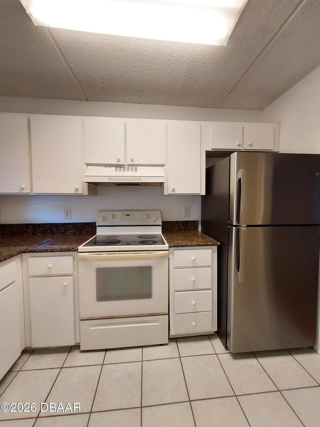 Building Photo - 55 Vining Ct