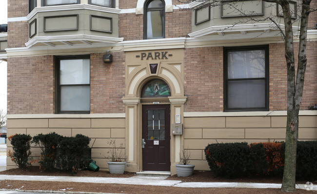 Eden Park Apartments - Park Avenue