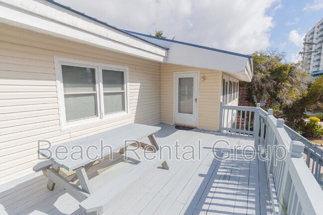 Building Photo - 4718 Seaview St