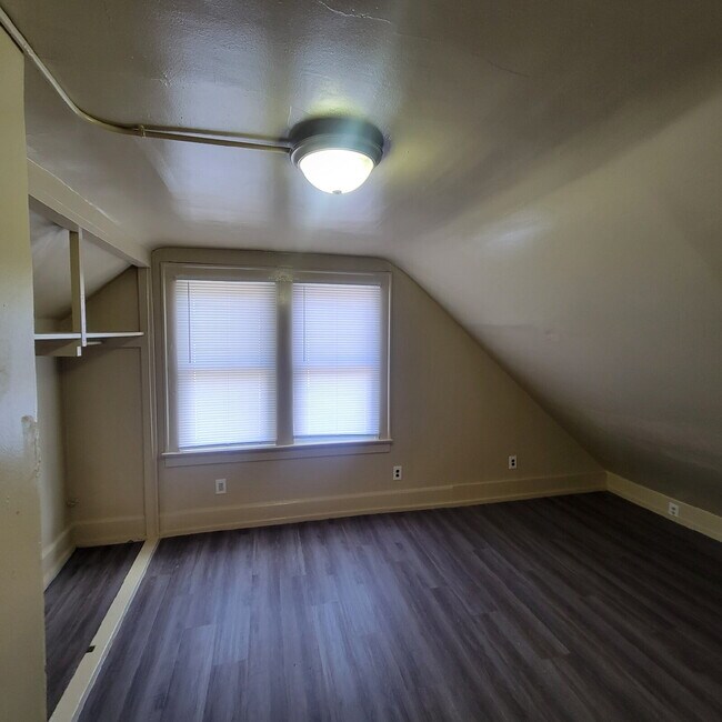 Building Photo - 3 Bedroom Southeast home
