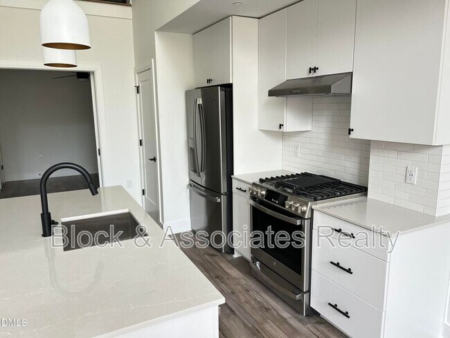 Foto del edificio - 615-112 Daniels St.