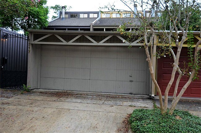 Building Photo - 1317 Castle Ct