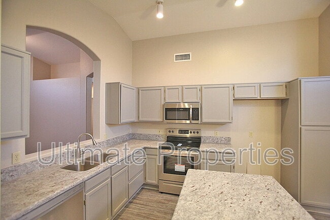 Building Photo - 7135 W Via De Luna Dr