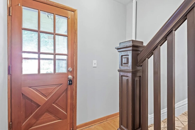 Building Photo - 2527 29th Ave S